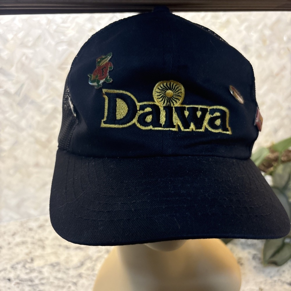 VINTAGE‎ DAIWA SNAPBACK MESH TRUCKER HAT CAP FISHING YOUNGAN KOREA PINS BASS